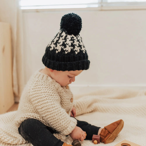 Black Houndstooth Pom Pom Beanie Hat