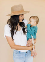 Load image into Gallery viewer, Nell Macrame Pacifier Clip | Cream
