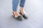 Load image into Gallery viewer, Pons Avarcas Classic Women&#39;s Sandals | Forest Green

