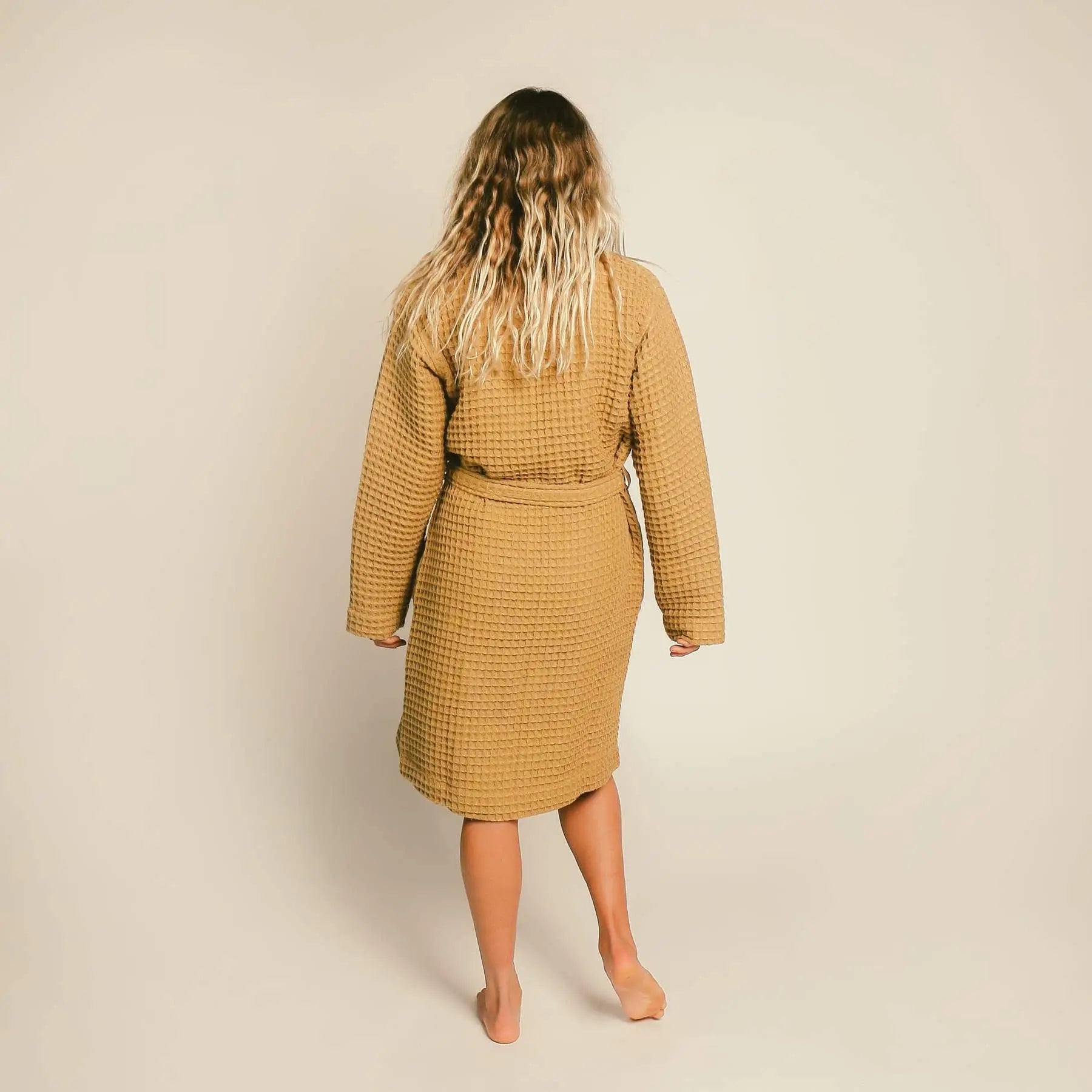The Organic Weightless Waffle Robe - Dijon